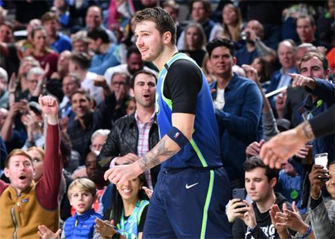 NBA同龄的东契奇和詹姆斯谁更强？